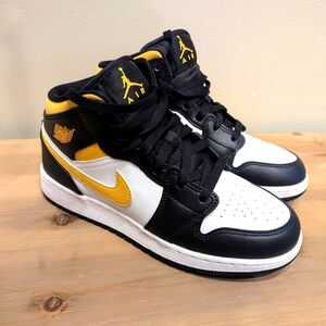 Jordan 1 Mid Black University Gold